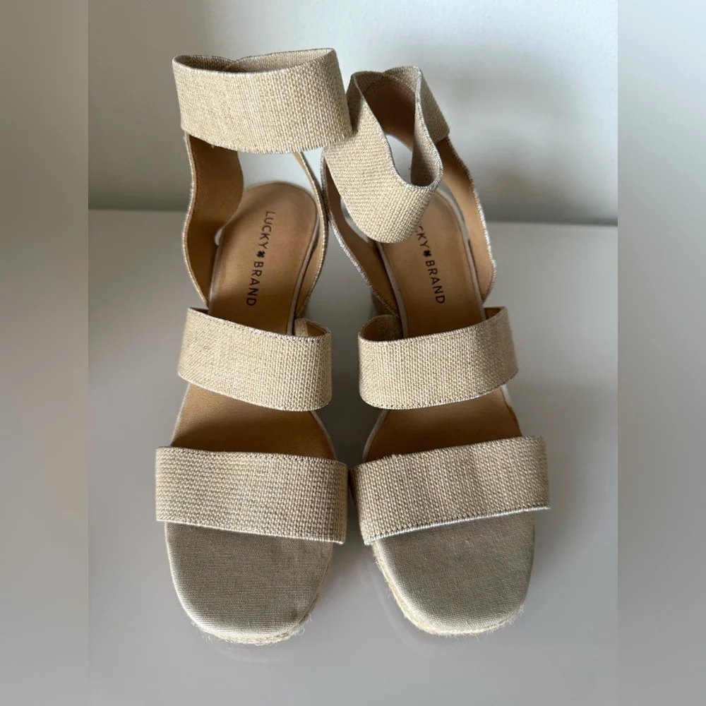 NEW - SIZE 8.5 - ANKLE STRAP WEDGE ESPADRILLE SANDAL WHEAT NEUTRAL LOW HEEL